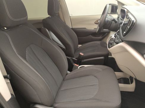Used 2024 Chrysler Voyager LX FWD image 21