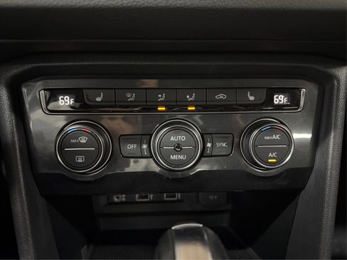 Used 2018 Volkswagen Tiguan SEL FWD image 22