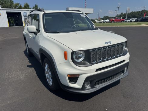 Used 2019 Jeep Renegade Latitude FWD image 3