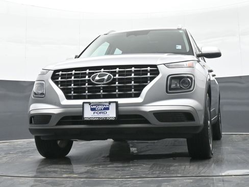 Used 2024 Hyundai Venue SEL image 40