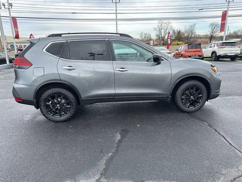 Used 2018 Nissan Rogue SV image 8