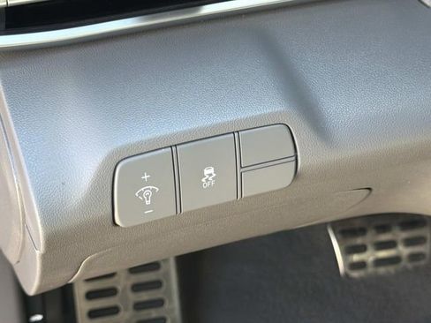 Certified 2025 Hyundai Elantra Sport image 18