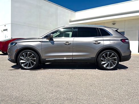 Used 2021 Lincoln Nautilus Reserve w/ Equipment Group 202A image 4