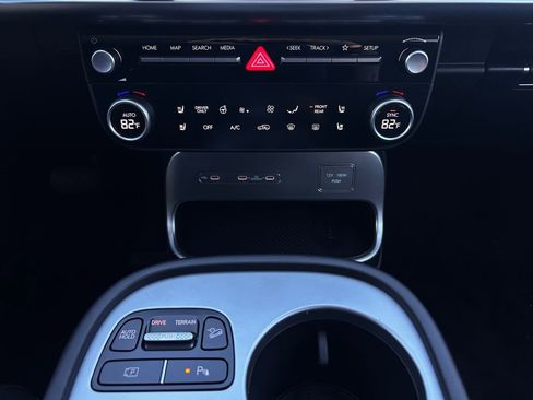 New 2026 Hyundai Ioniq 9 SEL AWD/4WD image 16