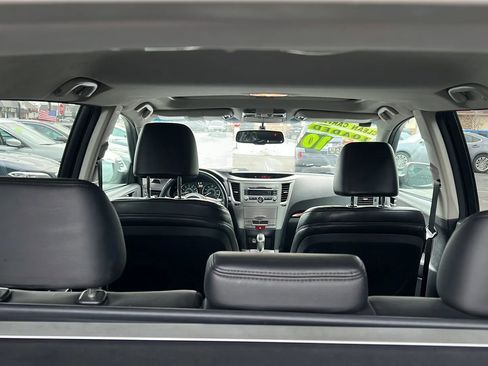 Used 2010 Subaru Outback 2.5i Limited image 10