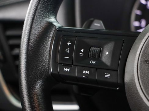 Used 2024 Nissan Rogue SV FWD image 13