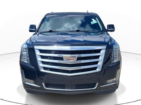 Used 2017 Cadillac Escalade ESV Premium Luxury RWD image 2