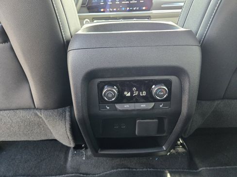 New 2026 Chevrolet Traverse High Country image 12