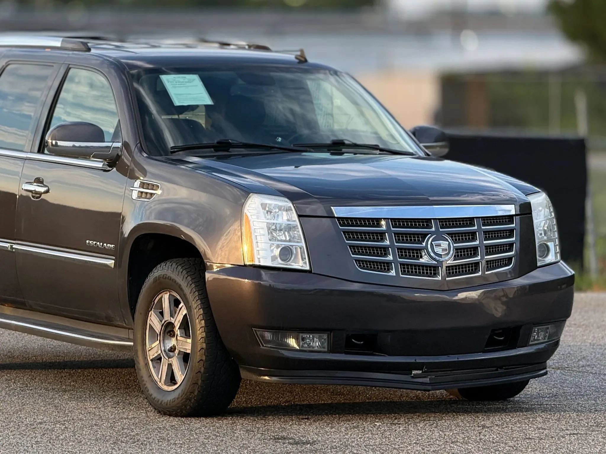 Used 2010 Cadillac Escalade AWD image 15
