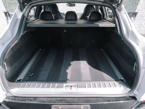 Used 2021 Aston Martin DBX image 36