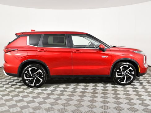 Used 2025 Mitsubishi Outlander SE AWD/4WD image 5