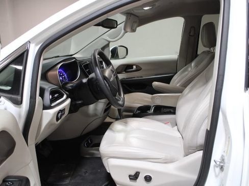 Used 2021 Chrysler Voyager Lxi FWD image 13