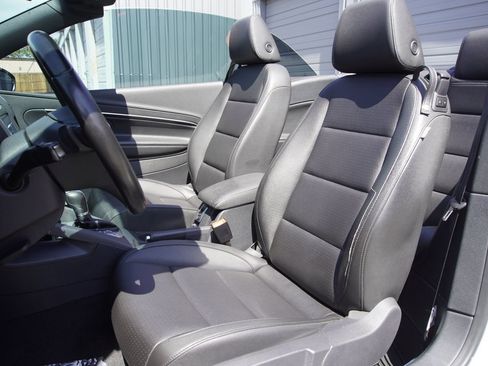 Used 2013 Volkswagen Eos FWD image 12