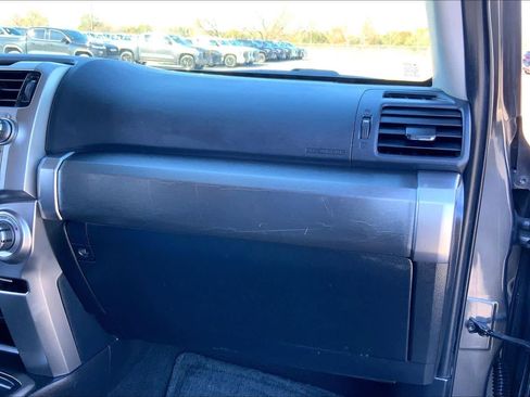 Used 2016 Toyota 4Runner SR5 Premium image 18