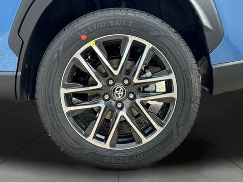 New 2026 Toyota Corolla Cross XLE FWD image 34