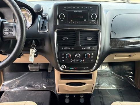Used 2014 Dodge Grand Caravan SXT FWD image 16