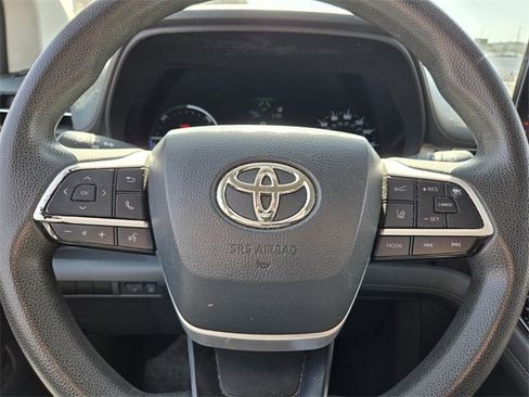 Used 2021 Toyota Sienna LE image 22