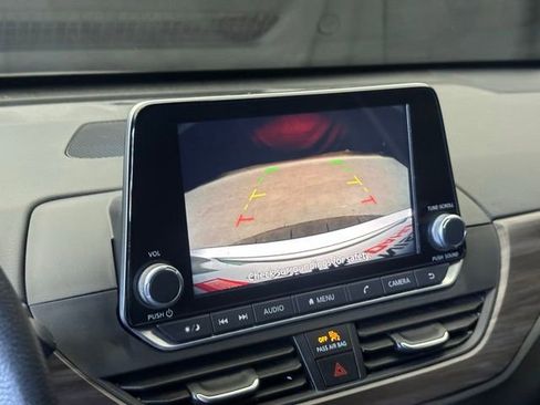 Used 2024 Nissan Altima 2.5 SV FWD image 27