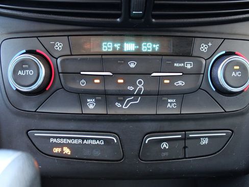 Used 2017 Ford Escape SE image 24