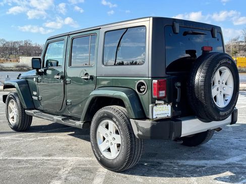 Used 2011 Jeep Wrangler Unlimited Sahara w/ Dual Top Group AWD/4WD image 4