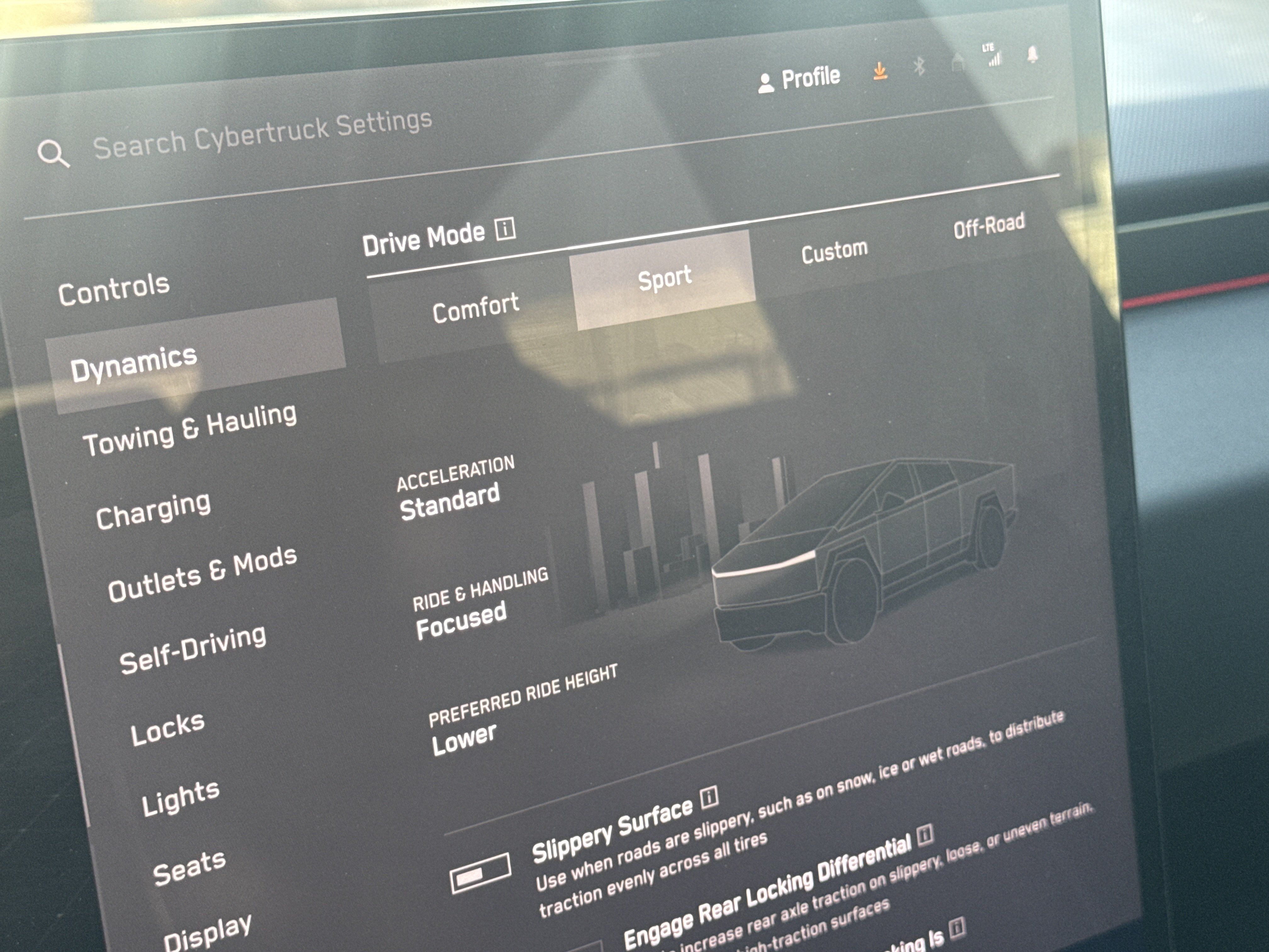 Used 2024 Tesla Cybertruck AWD Crew Cab image 11