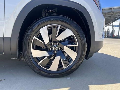 New 2026 Volkswagen Atlas Cross Sport SEL AWD/4WD image 8