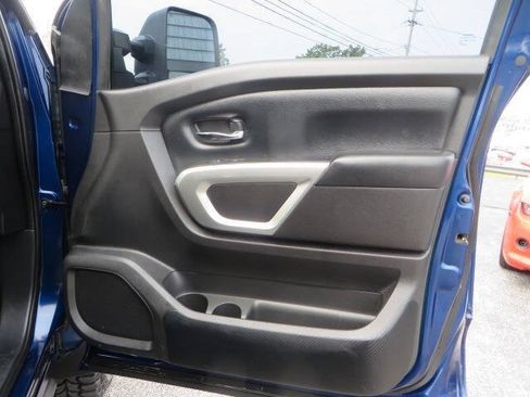 Used 2021 Nissan Titan SV w/ SV Convenience Package AWD/4WD image 12