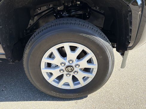 Used 2026 Toyota Tacoma SR5 AWD/4WD image 12