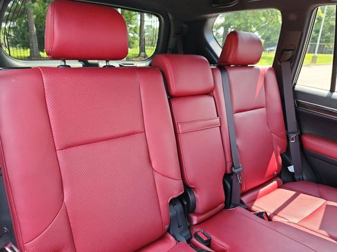 Used 2023 Lexus GX 460 Luxury w/ Accessory Package AWD/4WD image 9