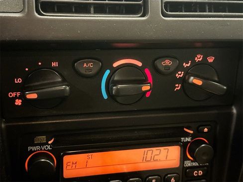 Used 2004 Toyota Tacoma 4x4 Xtracab V6 w/ SR5 Color-Keyed Pkg image 17