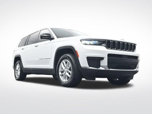 Used 2023 Jeep Grand Cherokee L Laredo image 32