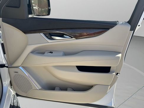 Used 2019 Cadillac Escalade Premium Luxury image 13