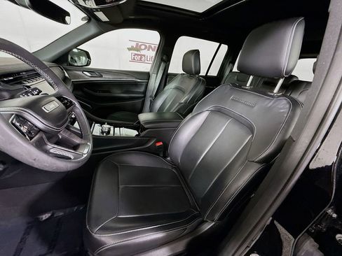 Used 2023 Jeep Grand Cherokee Overland image 28