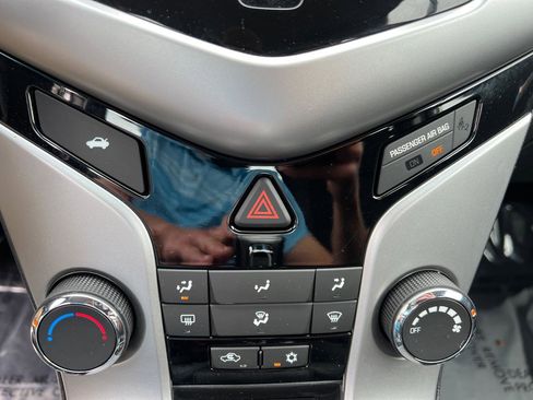 Used 2016 Chevrolet Cruze LT FWD image 26