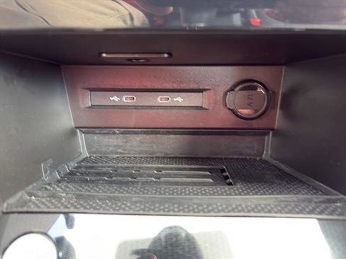 Certified 2025 Volkswagen Taos SE image 23