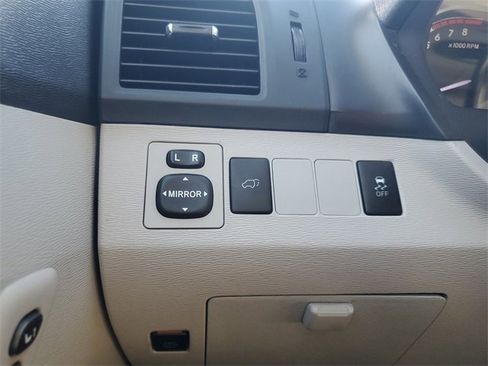 Used 2013 Toyota Venza XLE image 29