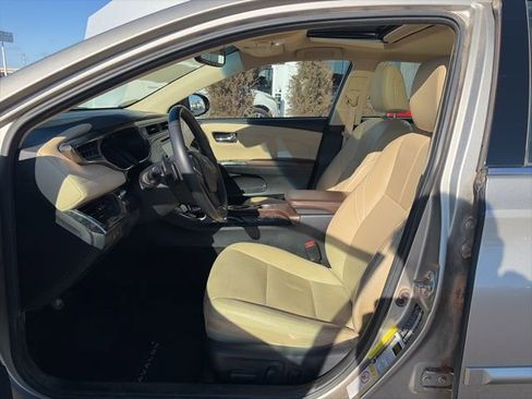 Used 2018 Toyota Avalon XLE Premium image 10