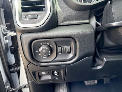 New 2026 RAM 1500 4x4 Crew Cab image 17