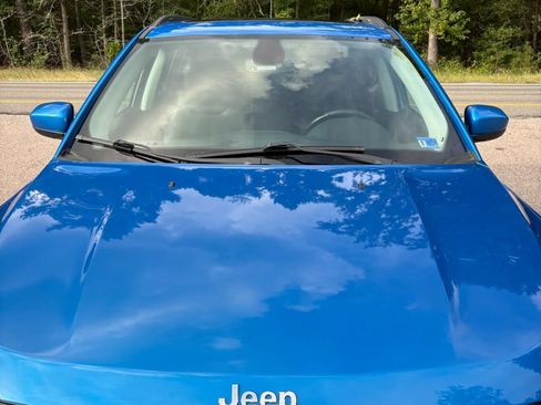 Used 2021 Jeep Compass Latitude w/ Sun and Sound Group AWD/4WD image 10