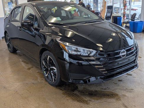 New 2025 Nissan Versa SR w/ Trunk Package FWD image 7