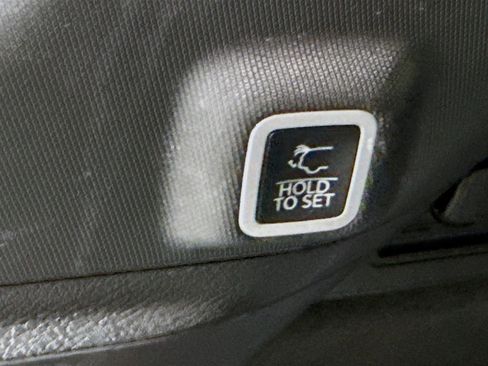 Used 2023 Jeep Grand Cherokee Overland w/ Luxury Tech Group IV image 33