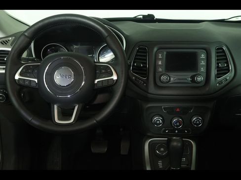 Used 2018 Jeep Compass Latitude w/ Cold Weather Group AWD/4WD image 11