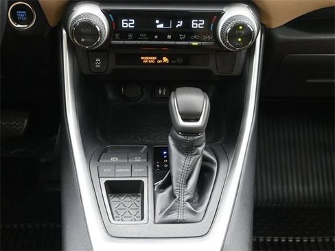 Used 2019 Toyota RAV4 XLE Premium image 25