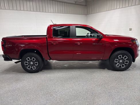 Used 2024 Chevrolet Colorado Z71 w/ Z71 Convenience Package 2 AWD/4WD image 8