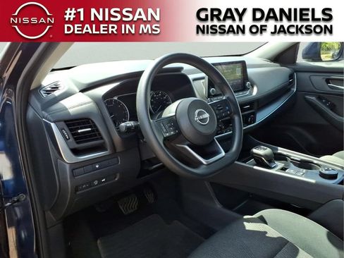 Used 2024 Nissan Rogue SV AWD/4WD image 11