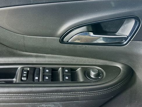Used 2020 Buick Encore Essence FWD image 20
