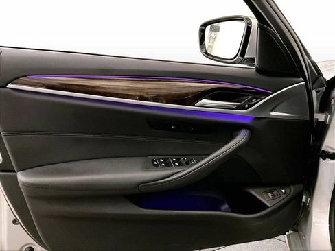 Used 2019 BMW 530e xDrive w/ Convenience Package AWD/4WD image 22