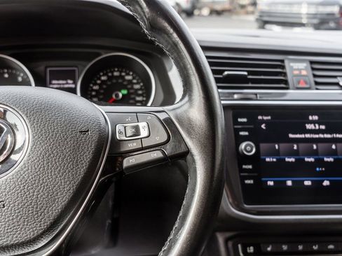 Used 2019 Volkswagen Tiguan SE image 19