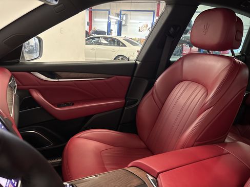 Used 2022 Maserati Levante GT AWD/4WD image 17