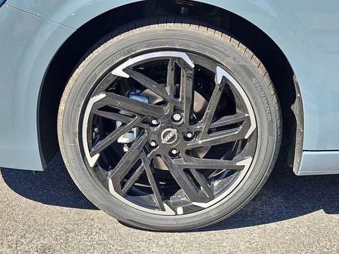 New 2026 Nissan Sentra SR w/ Floor Mat Package FWD image 4